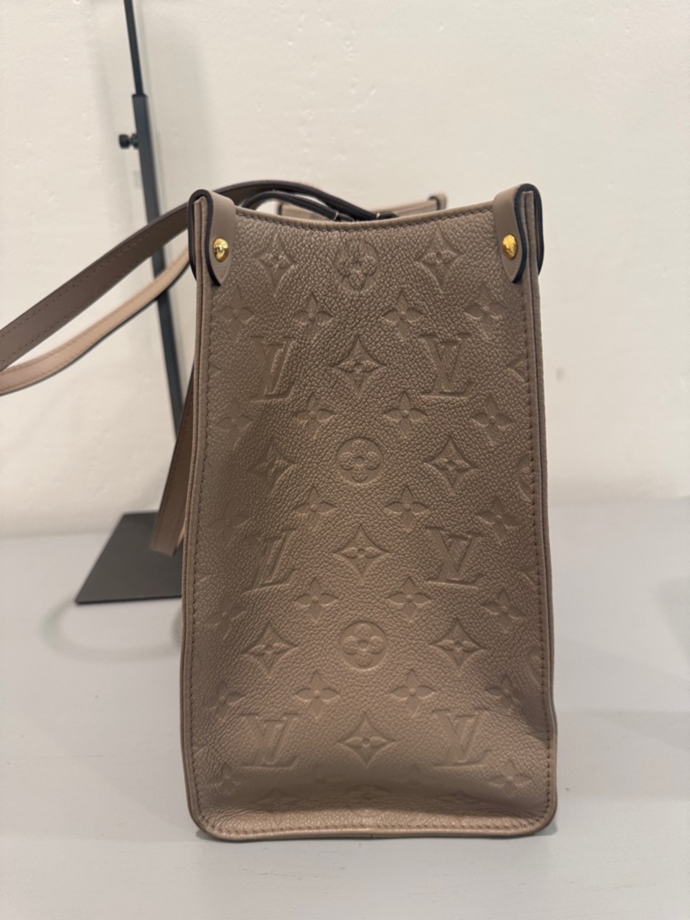Louis Vuitton Empreinte MM Monogram OnTheGo Tote - Picture 4 of 10